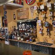 Thekenansicht 2 der Pilsbar ROXY