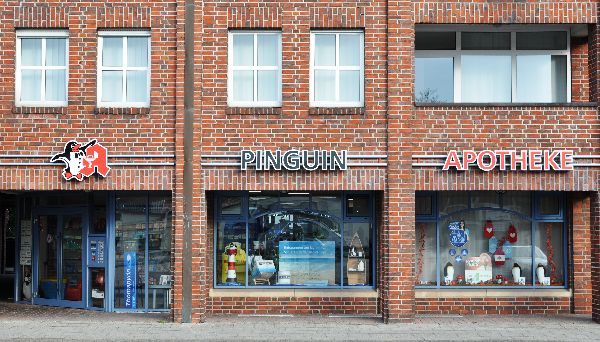 Pinguin-Apotheke - Aussenansicht der Pinguin-Apoth …