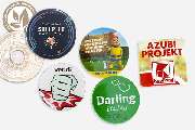 Pins & mehr GmbH & Co. KG - Buttons - kleine Anstecker mit Ihrem Logo, einem Slogan oder einer Botschaft.