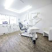 Praxis für Zahnheilkunde | Dr. Thomas Kerling M.Sc. • Christoph Meier - Zahnarzt Cadolzburg | Dr. Thomas Kerling M.Sc. und Christoph Meier | Behandlungsraum