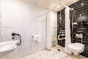 Premier Inn Dresden City Zentrum Hotel - Premier Inn Germany accessible wet-room