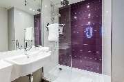 Premier Inn Essen City Centre Hotel - Premier Inn Germany bathroom