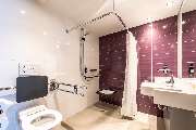 Premier Inn Essen City Limbecker Platz Hotel - Premier Inn Germany accessible wet room