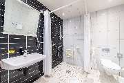 Premier Inn Heidelberg City Zentrum Hotel - Premier Inn Germany accessible wet room