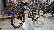 Radhalle GmbH & Co. KG - Kinderfahrräder - Du findest bei uns eine große Auswahl an Kinderfahrrädern z.B. Scott, KU-Bikes, Woom. Kommt vorbei wir beraten euch gerne :)