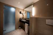 Radisson Blu Conference Hotel, Düsseldorf - Family Room Bathroom