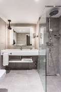 Radisson Blu Conference Hotel, Düsseldorf - Superior Room bathroom