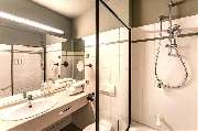 Radisson Hotel Düsseldorf City Center - Bathroom