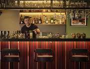 Radisson RED Berlin Kudamm - Bar with Barkeeper