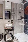 Radisson RED Berlin Kudamm - Single Standard Room Bathroom