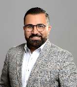 Ragheed Al-Saifi, Selbstständiger Finanzberater für die Deutsche Bank - GALLERY