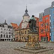 Rats-Apotheke auf dem Marktplatz von Jena mit Hanfried und Rathaus