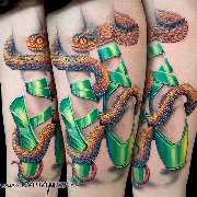 Balletschuhe und Schlange aus dem Rattattoo Tattoostudio in Freiburg.