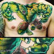 Hulk auf der Brust aus dem Rattattoo Tattoostudio in Freiburg.