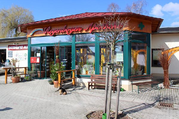 Regenbogen-Apotheke - Aussenansicht der Regenbogen …
