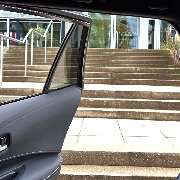Renna Taxi Tübingen - Komfortabler Taxi-Service in Tübingen – Einstieg mit Blick auf die Kunsthalle Tübingen