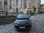 Renna Taxi Tübingen - Renna Taxi Tübingen direkt am Marktplatz vor der Stiftskirche. Ihr zuverlässiges Taxi für Fahrten in Tübingen, Flughafentransfer und Krankenfahrten zum Festpreis - taxiintuebingen.de