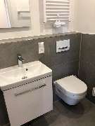 Renovierung E. Dilek - Sanierung einer 2-Zimmer Wohnung in Stuttgart mit Blick in das völlig neu gestaltete Bad.