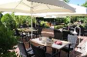 große Gartenterrasse mit Gastronomie