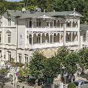 Romantik ROEWER Privathotel: Bäderarchitektur an der Ostsee: erleben Sie unsere fünf historischen Gebäude an der Wilhelmstrasse in Sellin mit Wellness- und Beautyoase