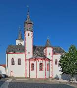 Saalkirche Ingelheim am Rhein - Evangelische Saalkirchengemeinde Ingelheim - Die Saalkirche ist ein einschiffiger Bau in Form eines lateinischen Kreuzes. In ihren ältesten Teilen wurde sie um das Jahr 1000 unter den Ottonen erbaut. Das heutige Längsschiff