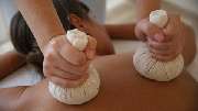 Salzland im Hotel Ratswaage - Kräuterstempel-Massage