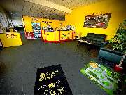 Scheiben-Doktor Autoglas in Halle - Innenansicht des Kundenbereichs bei Scheiben-Doktor Halle in Halle (Saale).
Der Bereich dient der Annahme, Beratung und dem kurzen Aufenthalt während der Autoglas-Arbeiten.