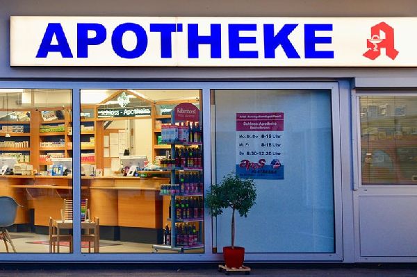 Schloß-Apotheke Eschelbronn - Aussenansicht der Sc …