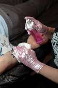 Schmierfink & Robird - Schmierfink & Robird hygienische tattoo arbeit mit sorgfältiger reinigung und hautpflege, fokus auf professionelle ausführung und details