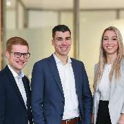 Das Team von Schneider Finanzierungen: Christoph Görtz, Kevin Budde, Kati Gendig (v.l.n.r.)