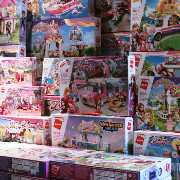 Neben Schul-& Schreibwaren bieten wir auch ein großes Sortiment an Spielwaren an