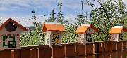 Schwaben Glanz - Mehrere Vogelnistkästen am Holzzaun, Schwabenglanz, 88605 Meßkirch