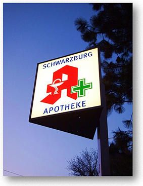 Schwarzburg-Apotheke - Aussenansicht der Schwarzbu …