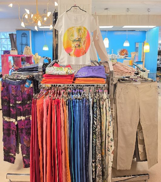 Second Hand & Boutique Courage deluxe - GALLERY