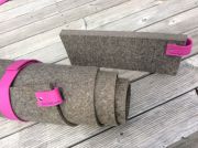Unsere Luxusyogamatte und die zusätzlich erhältliche Kopf-/Knieunterlage.Echtes Naturprodukt aus Wollfilz, hergestellt in Deutschland - SensiTiefe gesund und schön, Deggenhausertal