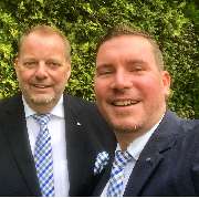 SIGNAL IDUNA Versicherung Andre Winter - Versicherungsagentur - Agenturpartner mit über 15 Jahren gemeinsamen Karriereweg: Henning Schietzel und André M. Winter (v.l.)