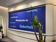 SIGNAL IDUNA Versicherung Aziz Akseki - Versicherungsagentur - Blaue Wand