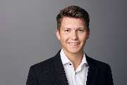 SIGNAL IDUNA Versicherung Bezirksdirektion Döbler&Voß GmbH - Versicherungsagentur - Nils Monkenbusch hat seine Ausbildung zum Kaufmann für Versicherung und Finanzen in der Agentur der Signal Iduna Döbler&voß in Gütersloh gemacht und diese 2020 erfolgreich