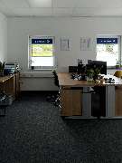 SIGNAL IDUNA Versicherung Henry Hofbauer - Versicherungsagentur - Willkommen in unserem Büro. Hier arbeiten wir tagtäglich daran, für euch die besten Lösungen zu finden. Mit einem modernen Arbeitsplatz, einem klaren Fokus und einem gemütlichen Ambiente si