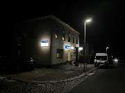 SIGNAL IDUNA Versicherung Judith Wiltgrupp - Versicherungsagentur - Unsere Agentur bei Nacht.  Licht aus - Spot an!