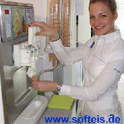 Softeismaschinenvermietung zu Messen, Kongressen, Konferenzen, Tagungen, Firmenveranstaltungen und zu sonstigeEvents bei Ausgabe von Dänischem Softeis 