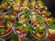 SoGoud Food by Menti Goudouri - Obstsalat auf Naturjoghurt