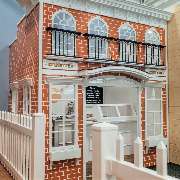 Spielstadt Leonberg - Indoorspielplatz & Café - Spielstadt Leonberg – Familienfreundliche Top-Location für Kinder bis 7 Jahre. Die Spielstadt bietet liebevoll eingerichtete Spielhäuser, in denen Kinder verschiedene Rollen spielen können, während Eltern im