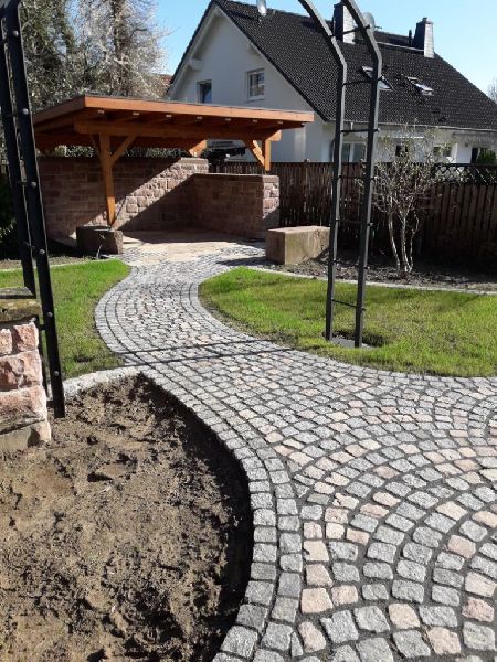 Spirkhofer GmbH Co. KG - Gehweg mit Granitkleinste …