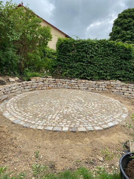 Spirkhofer GmbH Co. KG - Kreis aus Granitkleinstei …