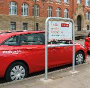 Städte vom Autoverkehr zu entlasten erhöht die Lebensqualität, tut dem Klima gut und schafft Freiräume, weil nicht so viele Parkplätze benötigt werden.