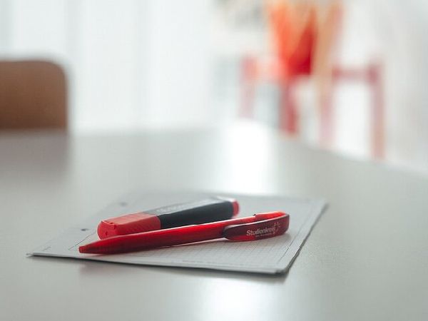 Studienkreis Nachhilfe Bad Berka - Auf einem weiße …