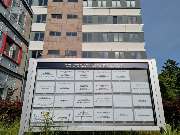 Studienkreis Nachhilfe Berlin-Zehlendorf-Märchenbrunnen - Berlin-Zehlendorf-Märchenbrunnen Hausfront mit Schaukasten