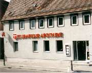 Sturmfeder-Apotheke - Aussenansicht der Sturmfeder-Apotheke