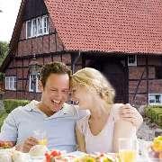 Die Gastronomie mit Biergarten der Freizeitanlage des SwinGolf Schloss Möhler ist für Firmenevents, Betriebsausflug, Junggesellenabschiede fantastisch! - SwinGolf Schloss Möhler, Herzebrock-Clarholz